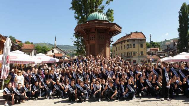 Defile učenika devetog razreda Općine Stari Grad Sarajevo